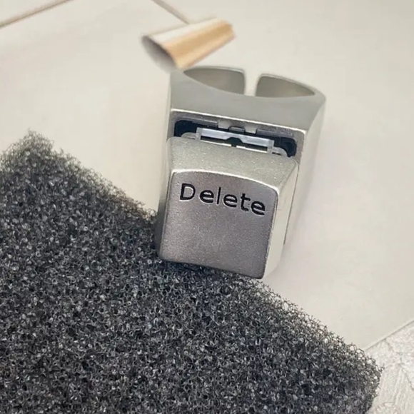 Delete Key Ring - Picture 2 of 3